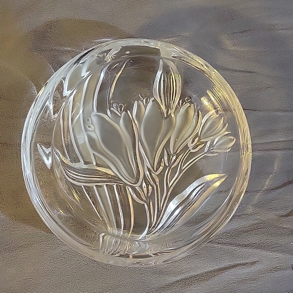 Reverse Design Floral Trinket/Candy Dish 5.2"